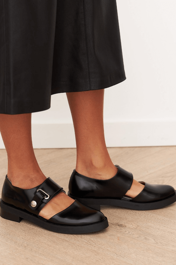 Yosra | Black Buckle Loafers